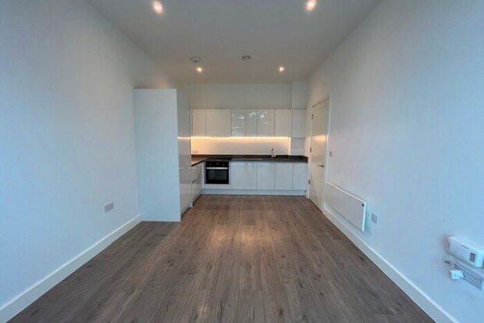 2 Bedroom Flat To Rent In Downmill Road, Bracknell, RG12