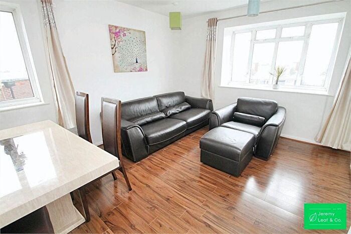 2 Bedroom Flat For Sale In The Grange, London, N2