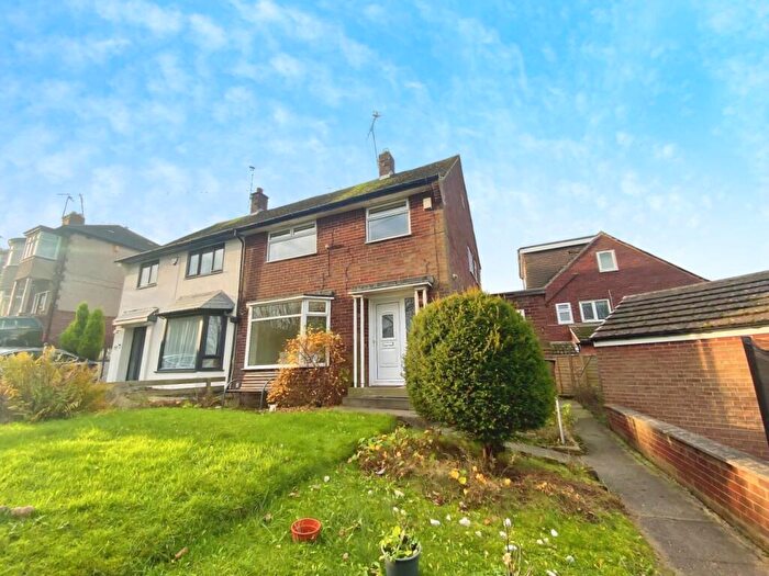 3 Bedroom House To Rent In Lidgett Lane, Leeds, LS8