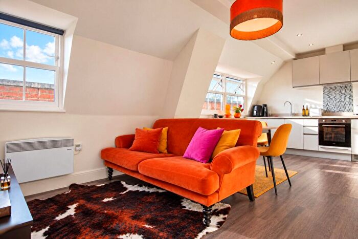 1 Bedroom Apartment To Rent In Century Place, Bristol, BS2