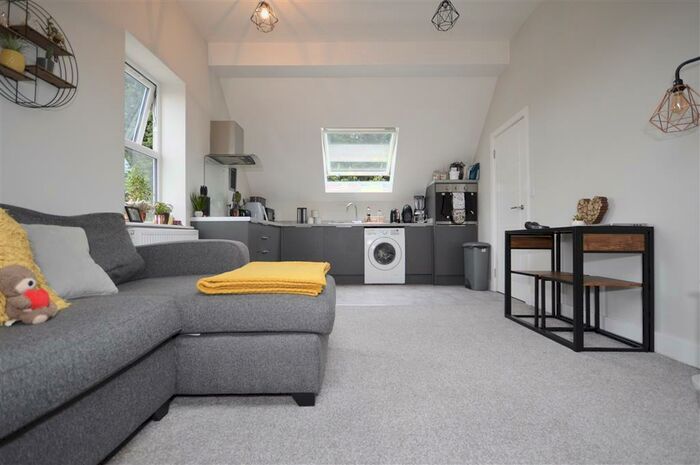 1 Bedroom Flat To Rent In Station Road, Desborough, Kettering, NN14