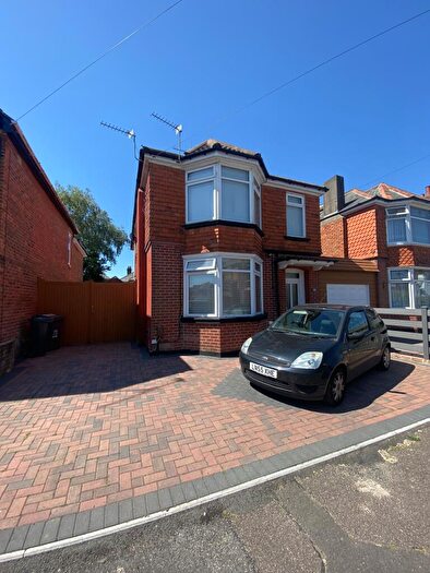 1 Bedroom Flat To Rent In Shelbourne Road, Bournemouth, BH8