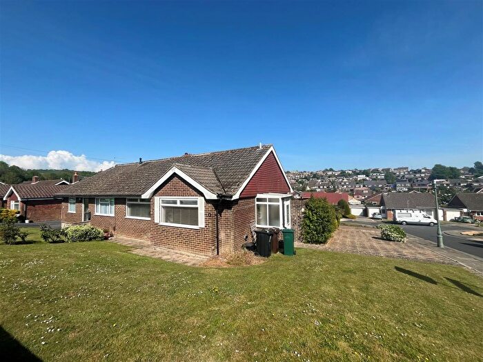 2 Bedroom Semi-Detached Bungalow To Rent In Warenne Road, Hove, BN3