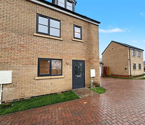 3 Bedroom Semi Detached House To Rent In Lime Walk, Long Sutton, PE12