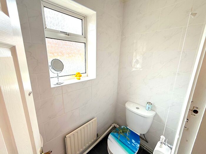 Semi-detached House For Sale In Haunch Lane, Birmingham, West Midlands, B13
