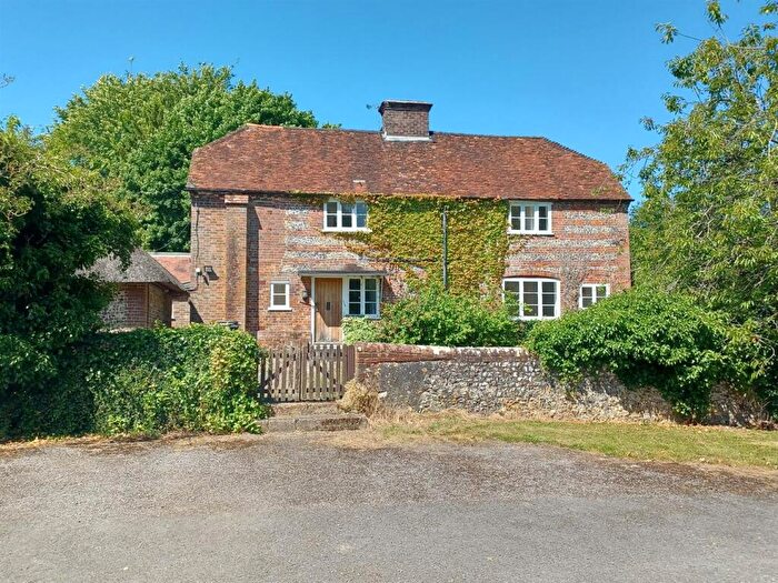 4 Bedroom Detached House To Rent In Sutton Manor Farmhouse, SO21