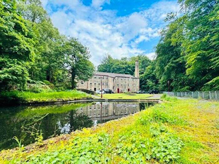 2 Bedroom Flat To Rent In Hallas Bridge, Cullingworth, Wilsden Near Bingley, BD13