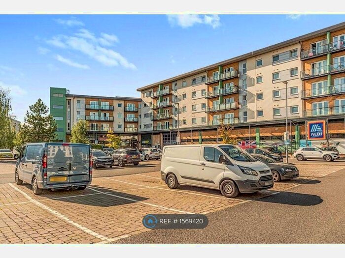 2 Bedroom Flat To Rent In Parkhouse Court, Hatfield, AL10