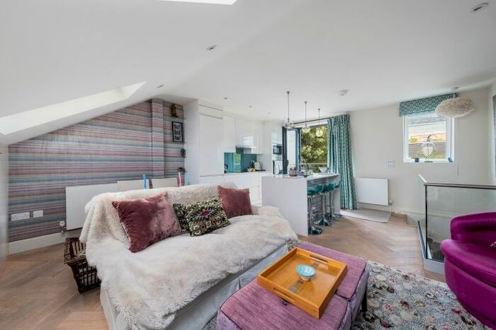 2 Bedroom Flat To Rent In Tadmor Street, London, W12