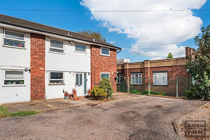 2 Bedroom Maisonette For Sale In Carterhatch Lane, Enfield, EN1