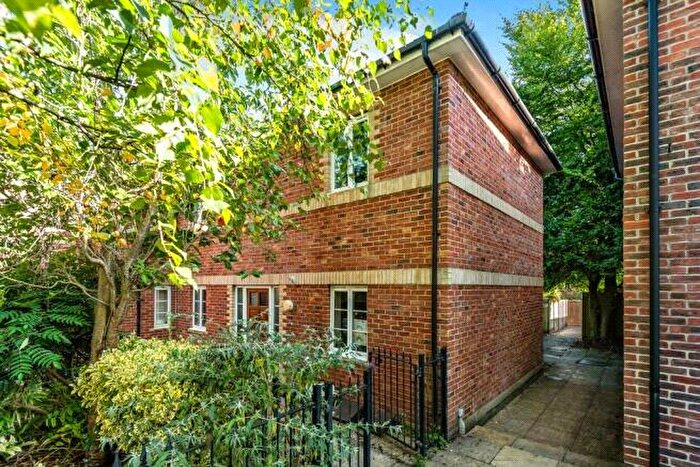 1 Bedroom Apartment For Sale In Bath Place, Winchester, Hampshire, SO22