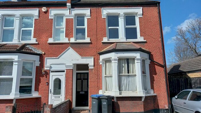 1 Bedroom Flat To Rent In Moffat Road, Palmers Green, N13