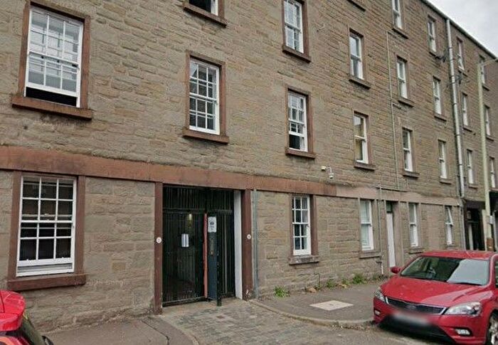 3 Bedroom Flat To Rent In West Lyon Street, East End, Dundee, DD4