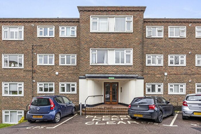 3 Bedroom Flat For Sale In Dyke Road Avenue, Hove, BN3