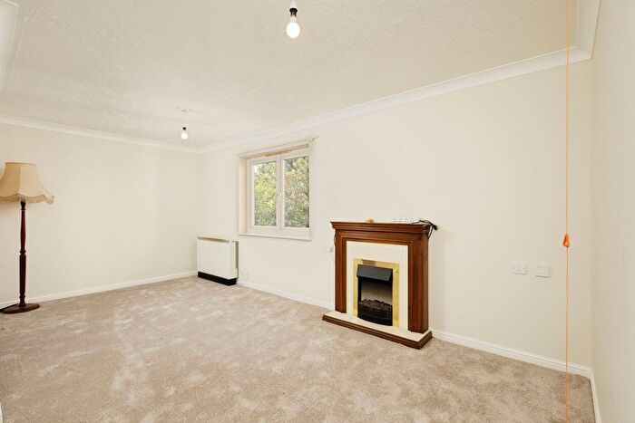 2 Bedroom Flat For Sale In Pendene Court, Wolverhampton, WV4