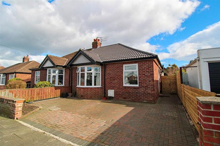 4 Bedroom Semi Detached Bungalow For Sale In Fairfield Drive, Whitley Bay, NE25