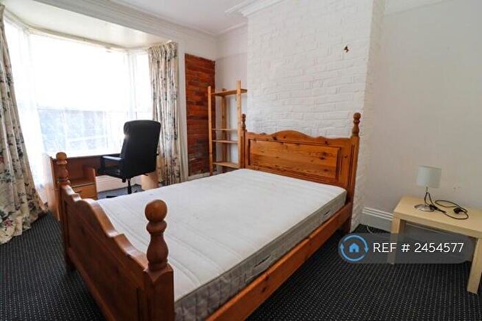 5 Bedroom Terraced House To Rent In Milton Road, Southampton, SO15
