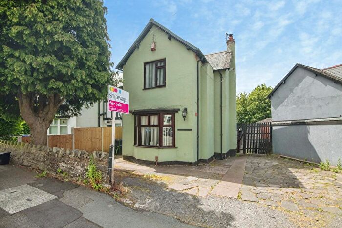 3 Bedroom Semi-Detached House For Sale In Parkway Road, Dudley, DY1