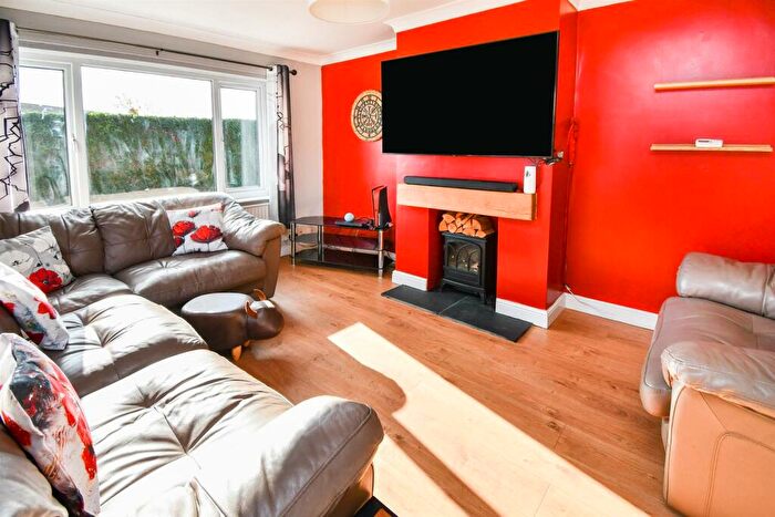 2 Bedroom Bungalow For Sale In Mill Crescent, Scotter, Gainsborough, DN21