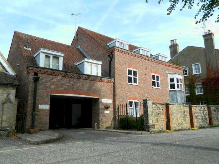 1 Bedroom Flat To Rent In Bishops Court, RH12