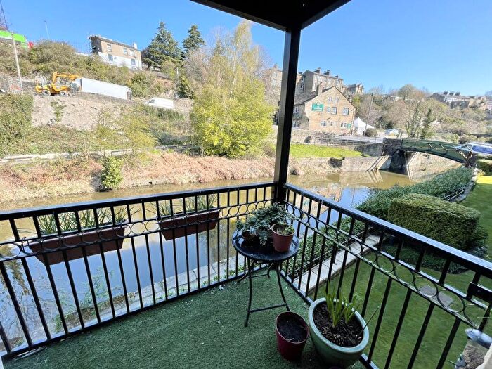 2 Bedroom Apartment To Rent In Chapel Lane, Sowerby Bridge, HX6