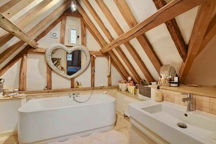 3 Bedroom Barn Conversion For Sale In Dunwich Farm, Stevenage, SG1