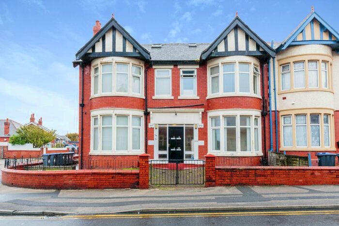 2 Bedroom Apartment To Rent In Warley Road, Blackpool, Lancashire, FY1