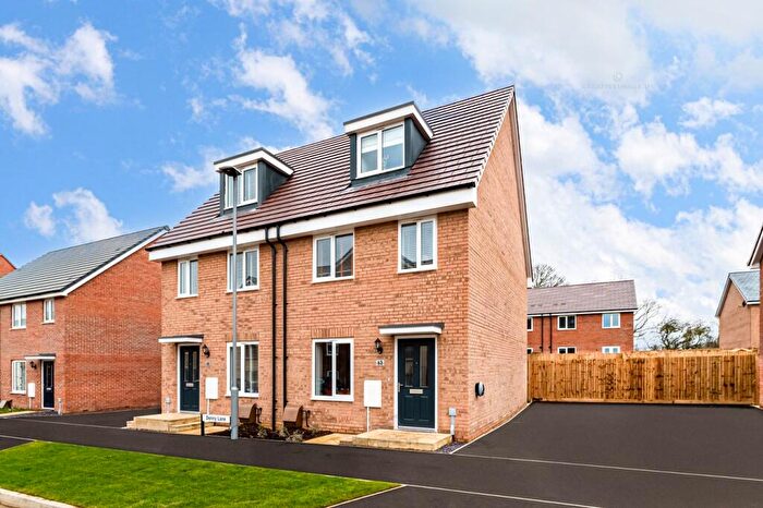 3 Bedroom Semi Detached House For Sale In Edison Orchard, Leighton Buzzard, LU7