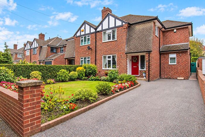 3 Bedroom Semi-Detached House For Sale In Woodland Road, Wakefield, WF2