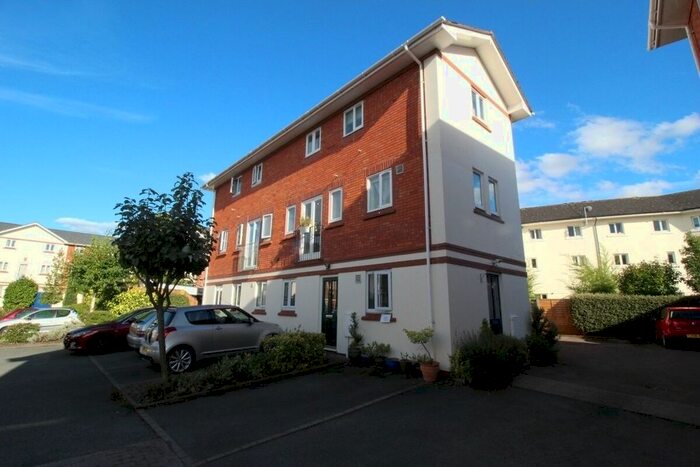 2 Bedroom Flat To Rent In King Edmunds Square, Worcester WR1