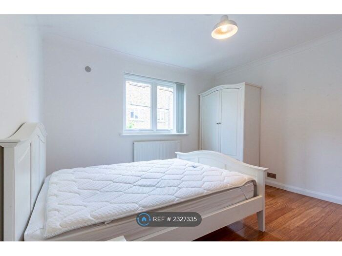 1 Bedroom Flat To Rent In Ferris Road, London, SE22