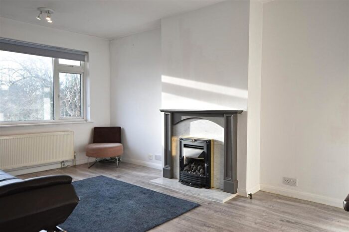 2 Bedroom Maisonette To Rent In Brambles Close, Isleworth, TW7