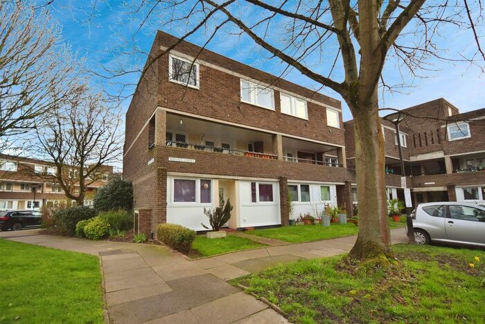 1 Bedroom Flat To Rent In Augustus Close, Brentford, TW8