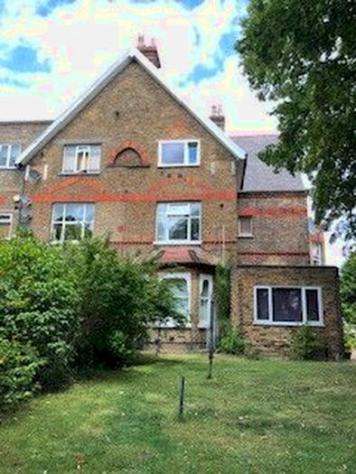 1 Bedroom Flat To Rent In Inwood Road, Hounslow, Greater London, TW3