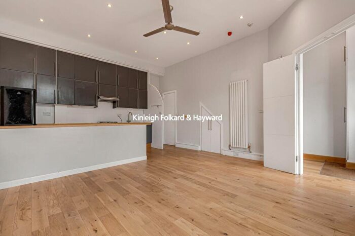 2 Bedroom Flat To Rent In Carrara Mews, Dalston Lane, London, E8