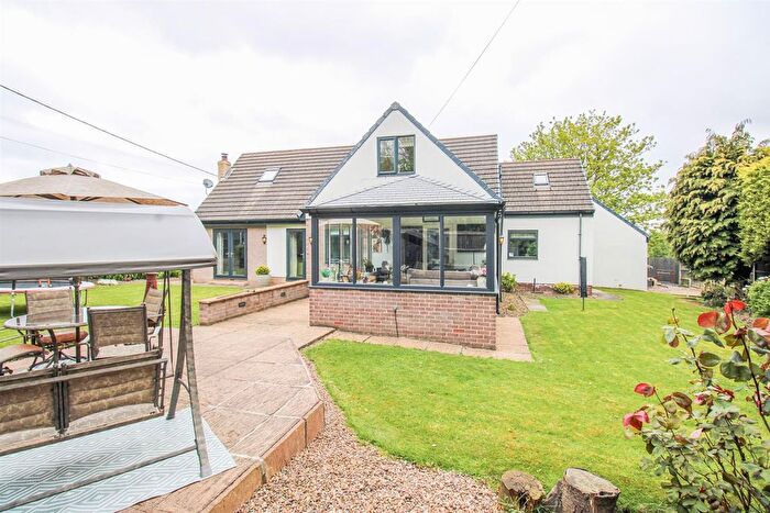 4 Bedroom Detached House For Sale In Wood Lane, Castleford, WF10