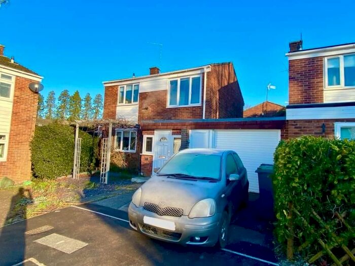 3 Bedroom Detached House To Rent In Nairn Close, Frimley, Camberley, GU16