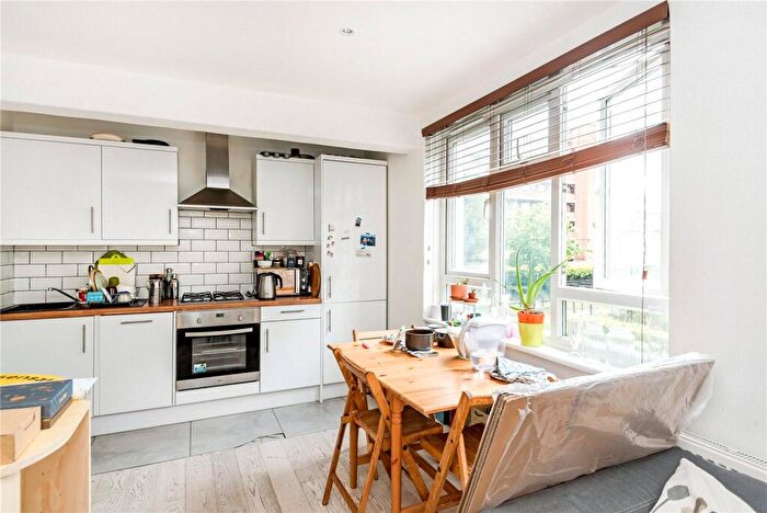 3 Bedroom Flat To Rent In Bletchley Court, Wenlock Street, N1