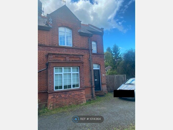 4 Bedroom Semi-Detached House To Rent In Waterboard Cottages, Staines, TW18