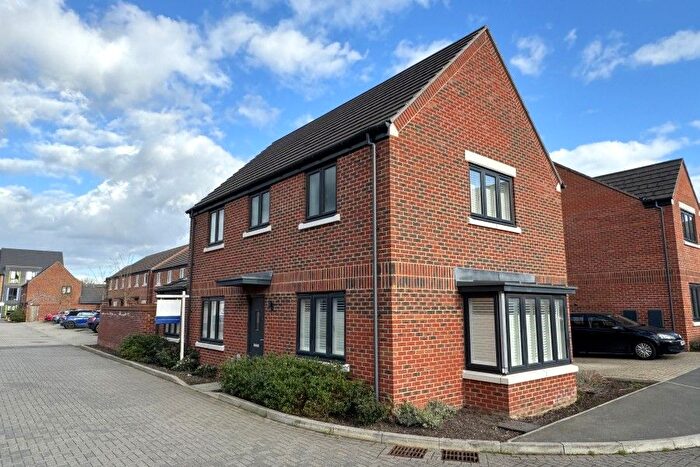 3 Bedroom Detached House To Rent In Chertsey. Surrey, KT16