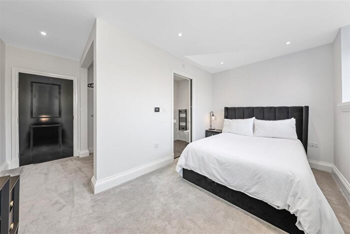 2 Bedroom Flat To Rent In Apartment, New Square, Chesterfield, Derbyshire, S40