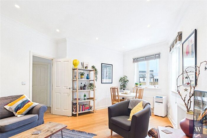 2 Bedroom Flat To Rent In Herbert Mews, London, SW2