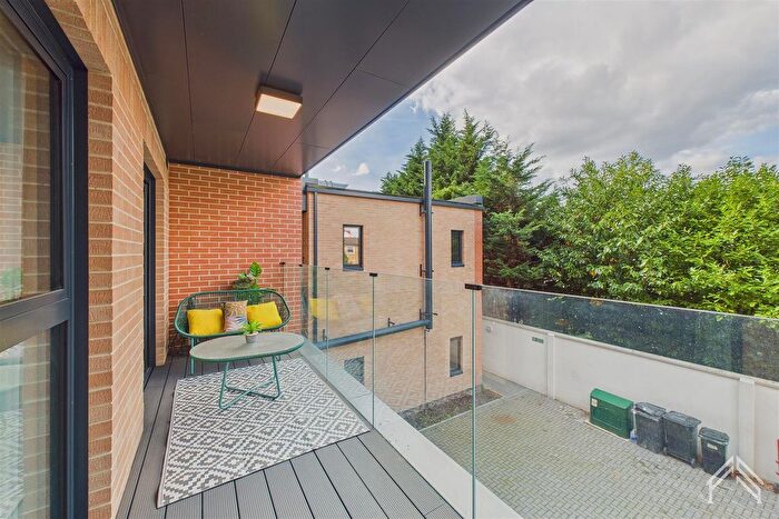 1 Bedroom Flat To Rent In Redford Way, Uxbridge, UB8