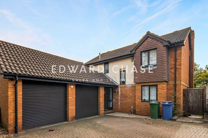 4 Bedroom Detached House To Rent In Archates Avenue, Grays, RM16