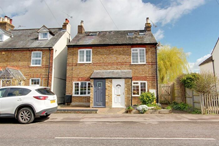 3 Bedroom Semi Detached House For Sale In Grove Road, Tring, HP23