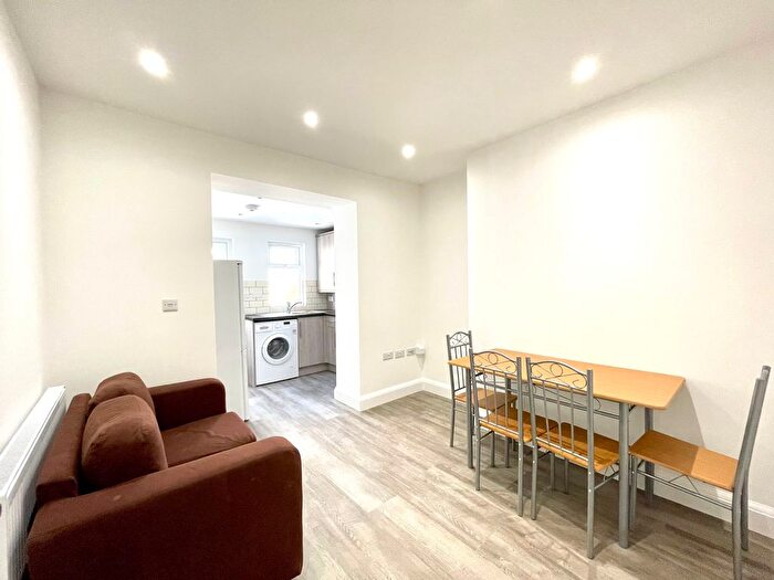 2 Bedroom Flat To Rent In Junction Road, London, N19