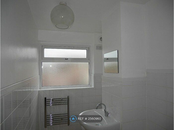 2 Bedroom Flat To Rent In Worcester Road, Cheadle Hulme, Cheadle, SK8