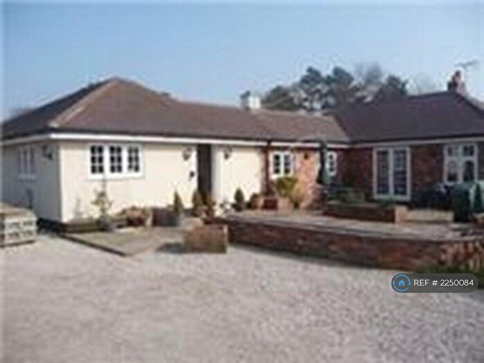 2 Bedroom Maisonette To Rent In Heath Lane, Willaston, CH64