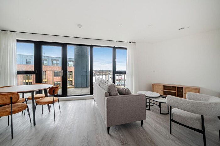 2 Bedroom Flat To Rent In Medway Street, Chatham, ME4