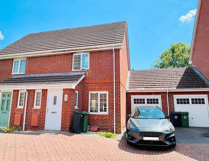 2 Bedroom Semi-Detached House For Sale In School Close, Basingstoke, RG22